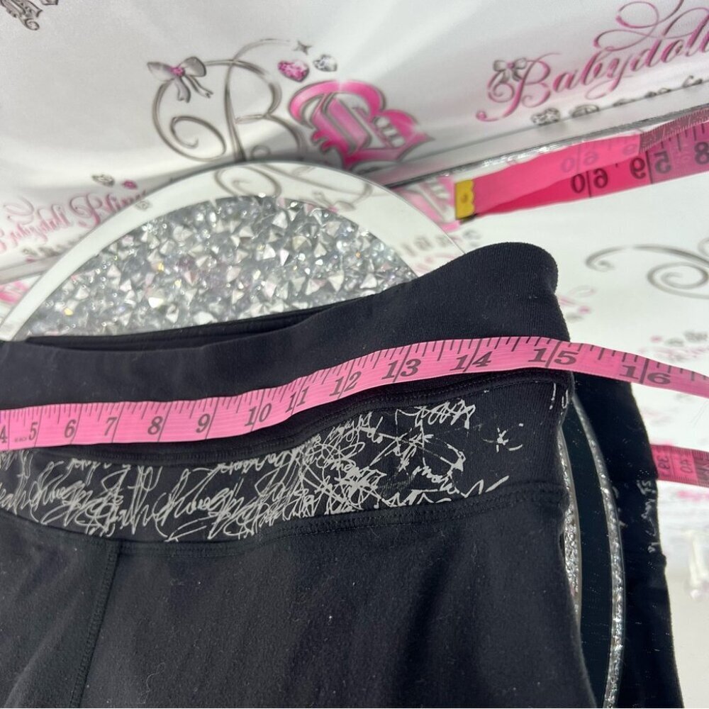 Lululemon capri reversible 2 way Black Yoga Pants with White Patterned Waistband - Picture 7 of 8